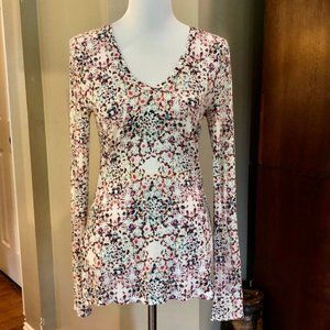 BCBGMAXAZRIA LONG-SLEEVED V-NECK T-SHIRT